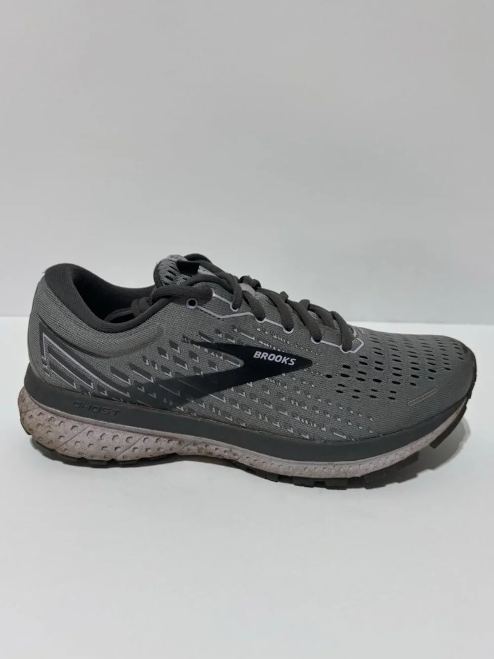 Brooks Women’s Ghost 13 Gray Running Shoes, Size 8 Wide